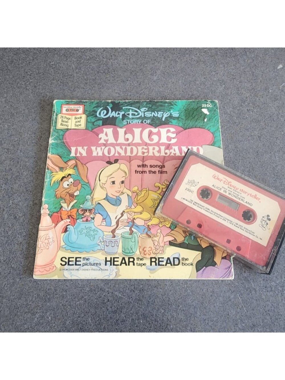 Vintage 1979 Walt Disney Alice In Wonderland Read-Along